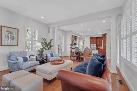 712 Lyles Ln, Alexandria, VA 22314