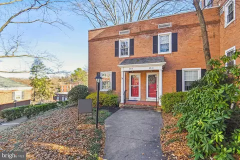 2913 S Dinwiddie St, Arlington, VA 22206