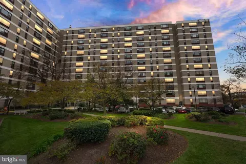 4600 Duke St #1411, Alexandria, VA 22304