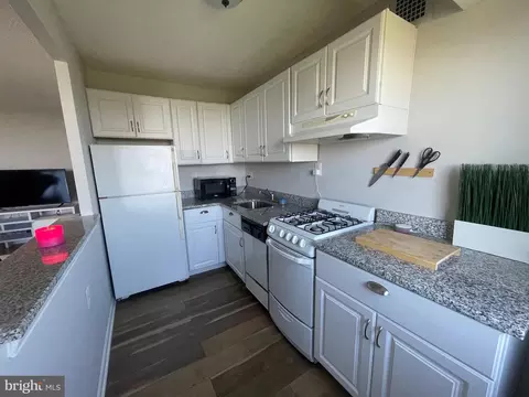 2500 N Van Dorn St #1215, Alexandria, VA 22302