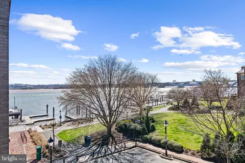 310 Strand St #301, Alexandria, VA 22314