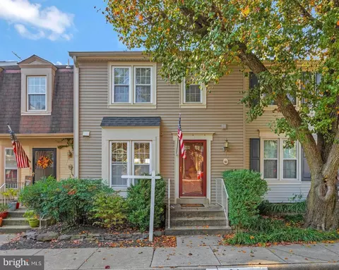 83 Fendall Ave, Alexandria, VA 22304