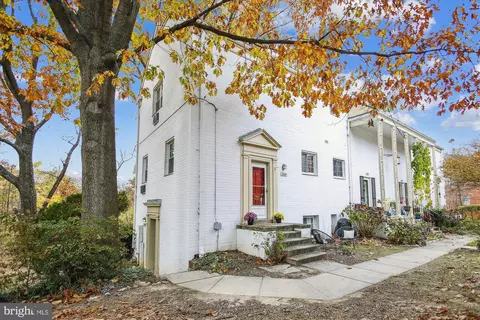 3434 Gunston Rd, Alexandria, VA 22302
