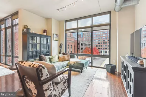520 John Carlyle St #322, Alexandria, VA 22314