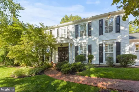 4001 Moss Pl, Alexandria, VA 22304