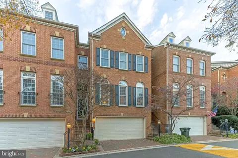 1687 Hunting Creek Dr, Alexandria, VA 22314