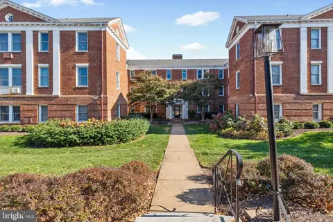 906 S Washington St #202, Alexandria, VA 22314