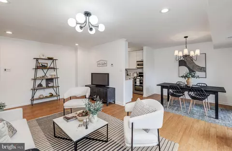 5250 Valley Forge Dr #105, Alexandria, VA 22304