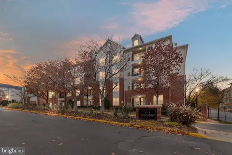 4850 Eisenhower Ave #221, Alexandria, VA 22304