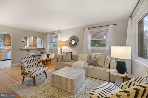 11 E Myrtle St, Alexandria, VA 22301