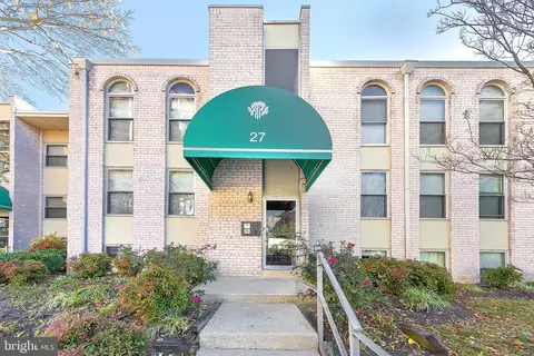 27 Canterbury Sq #302, Alexandria, VA 22304