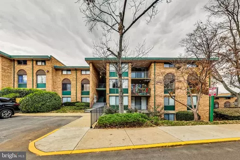 521 N Armistead St N #101, Alexandria, VA 22312