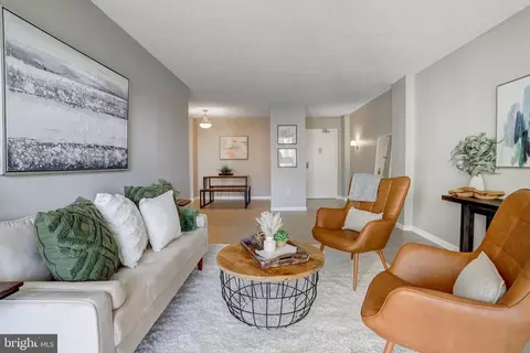 5300 Holmes Run Pkwy #720, Alexandria, VA 22304