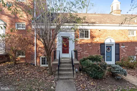 3337 Martha Custis Dr, Alexandria, VA 22302