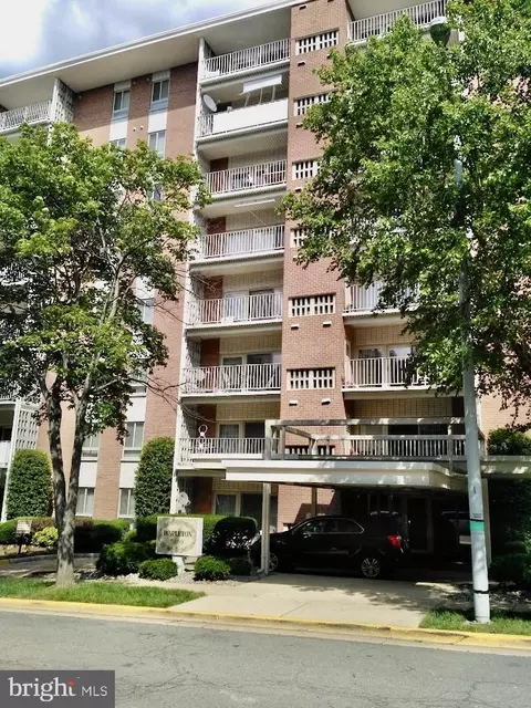 5250 Valley Forge Dr #715, Alexandria, VA 22304