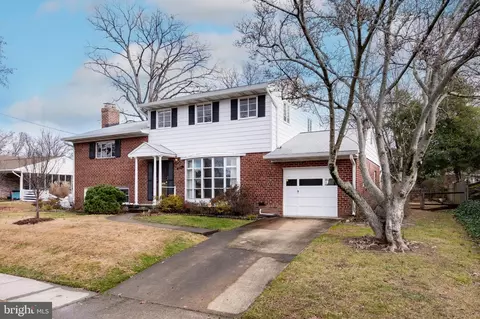 2909 Farm Rd, Alexandria, VA 22302