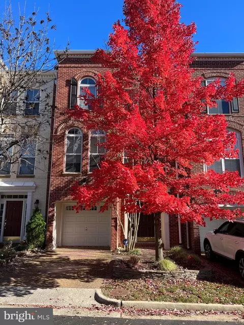236 Medlock Ln, Alexandria, VA 22304