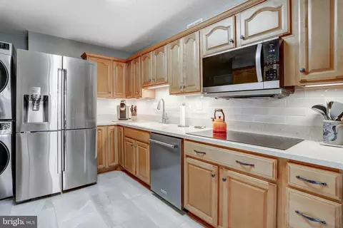 309 Yoakum Pkwy #707, Alexandria, VA 22304