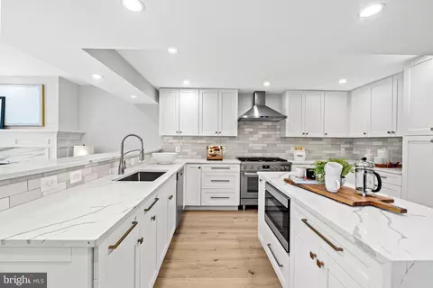 318 N Alfred St, Alexandria, VA 22314