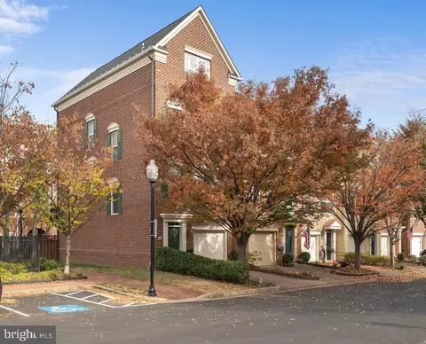 4931 Kilburn St, Alexandria, VA 22304