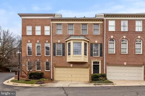 4622 Knight Pl, Alexandria, VA 22311
