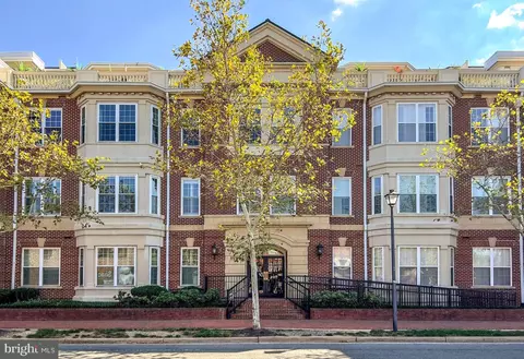 828 Slaters Ln #201, Alexandria, VA 22314