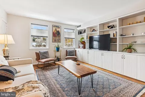 5 Russell Rd #C, Alexandria, VA 22301