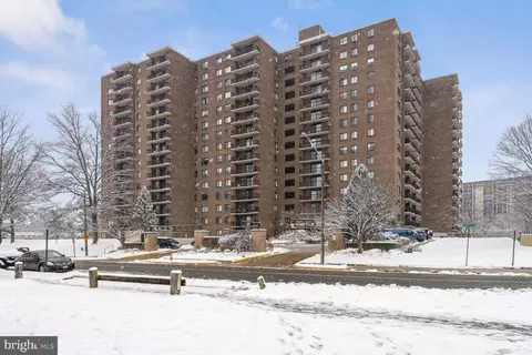 200 N Pickett St #505, Alexandria, VA 22304