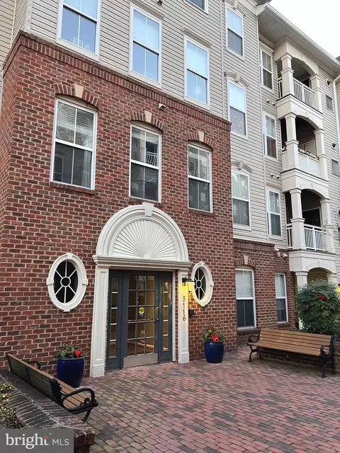 5116 Donovan Dr #306, Alexandria, VA 22304