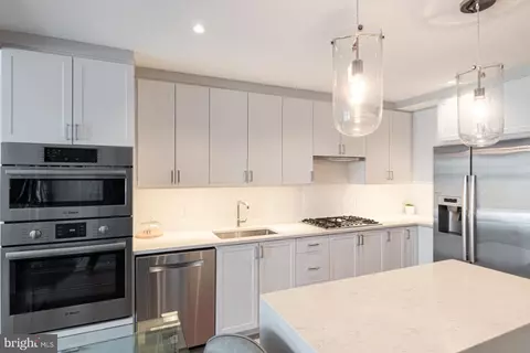 925 Fairfax St N #606, Alexandria, VA 22314