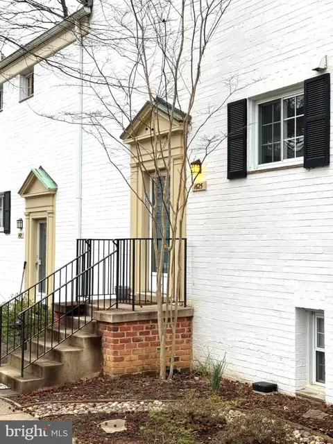 1625 Fitzgerald Ln, Alexandria, VA 22302