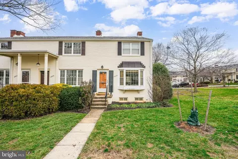 2213 N Dearing St, Alexandria, VA 22302