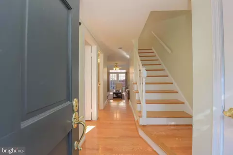 1214 W Abingdon Dr, Alexandria, VA 22314