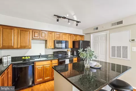 3302 Wyndham Cir #C, Alexandria, VA 22302