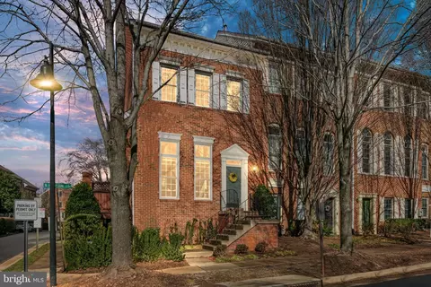 2420 N Hampton Dr, Alexandria, VA 22311