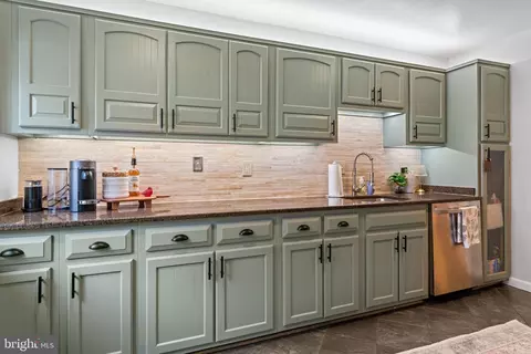 680 N Armistead St, Alexandria, VA 22312