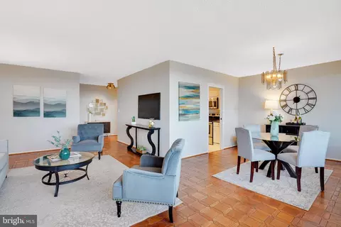 5500 Holmes Run Pkwy #1206, Alexandria, VA 22304
