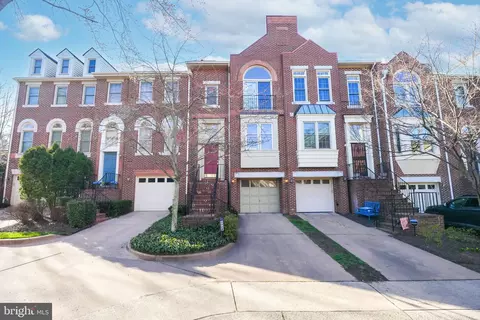3828 Charles Ave, Alexandria, VA 22305