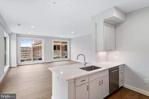 635 Slaters Ln #310, Alexandria, VA 22314