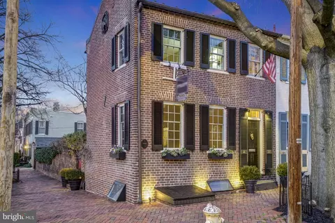 325 Queen St, Alexandria, VA 22314