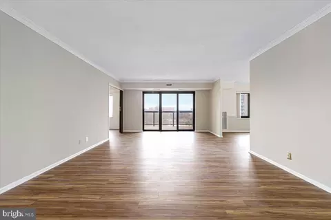 309 Yoakum Pkwy #908, Alexandria, VA 22304