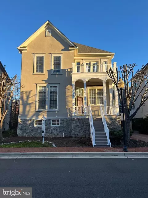 5009 John Ticer Dr, Alexandria, VA 22304