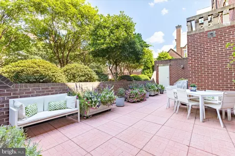 125 N Lee St #DH205, Alexandria, VA 22314