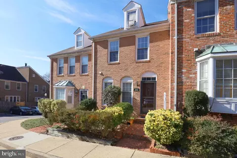 102 Shooters Ct, Alexandria, VA 22314