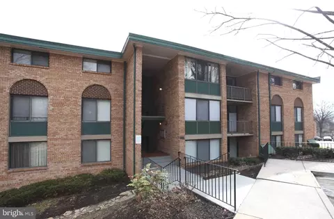 517 N Armistead St #303, Alexandria, VA 22312