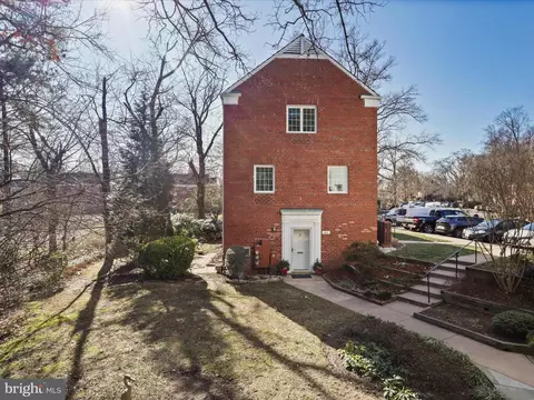 1606 Ripon Pl, Alexandria, VA 22302