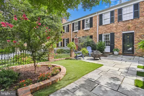 818 Green St, Alexandria, VA 22314