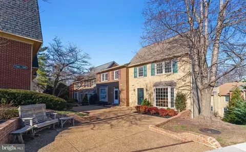 718 N Armistead St N #56, Alexandria, VA 22312