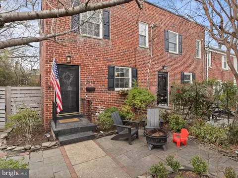 2940 Sycamore St, Alexandria, VA 22305