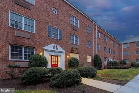 1704 W Abingdon Dr W #102, Alexandria, VA 22314